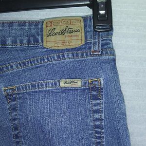 Levis Signature Jeans
